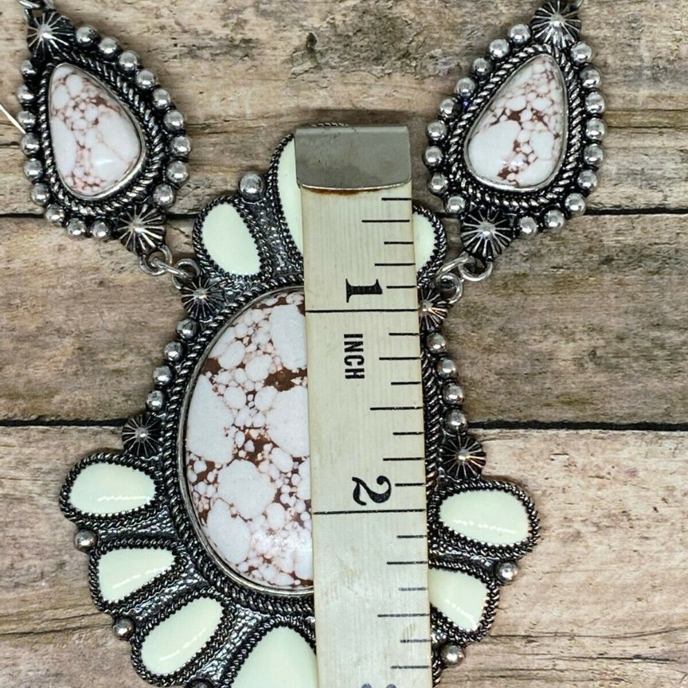 Western Southwest Christmas Spirit White Buffalo Pendant Rawhide Necklace slvr - Picture 7 of 9